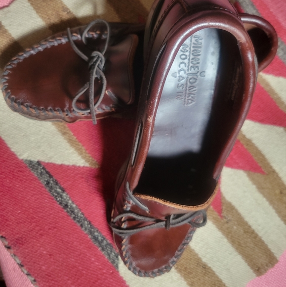 Minnetonka Moccasin Leather Loafers - Picture 3 of 11